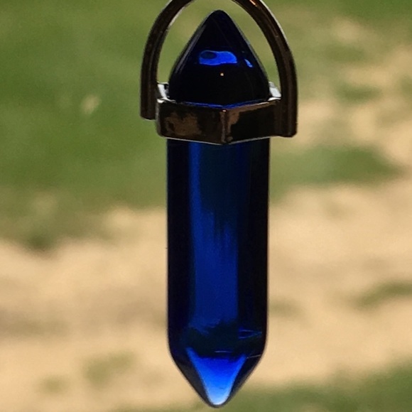 Royal blue transparent pillar pendant necklace - Picture 2 of 5